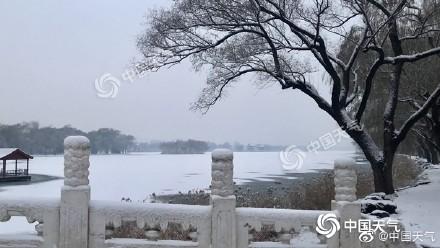 「光明网」堆雪人吧！北京喜提今冬初雪 气温低外出需防风防寒