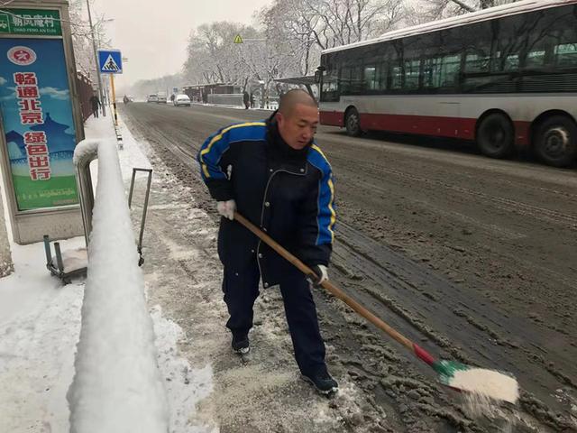 「北青网」北京公交缩短发车间隔 保障市民周末出行