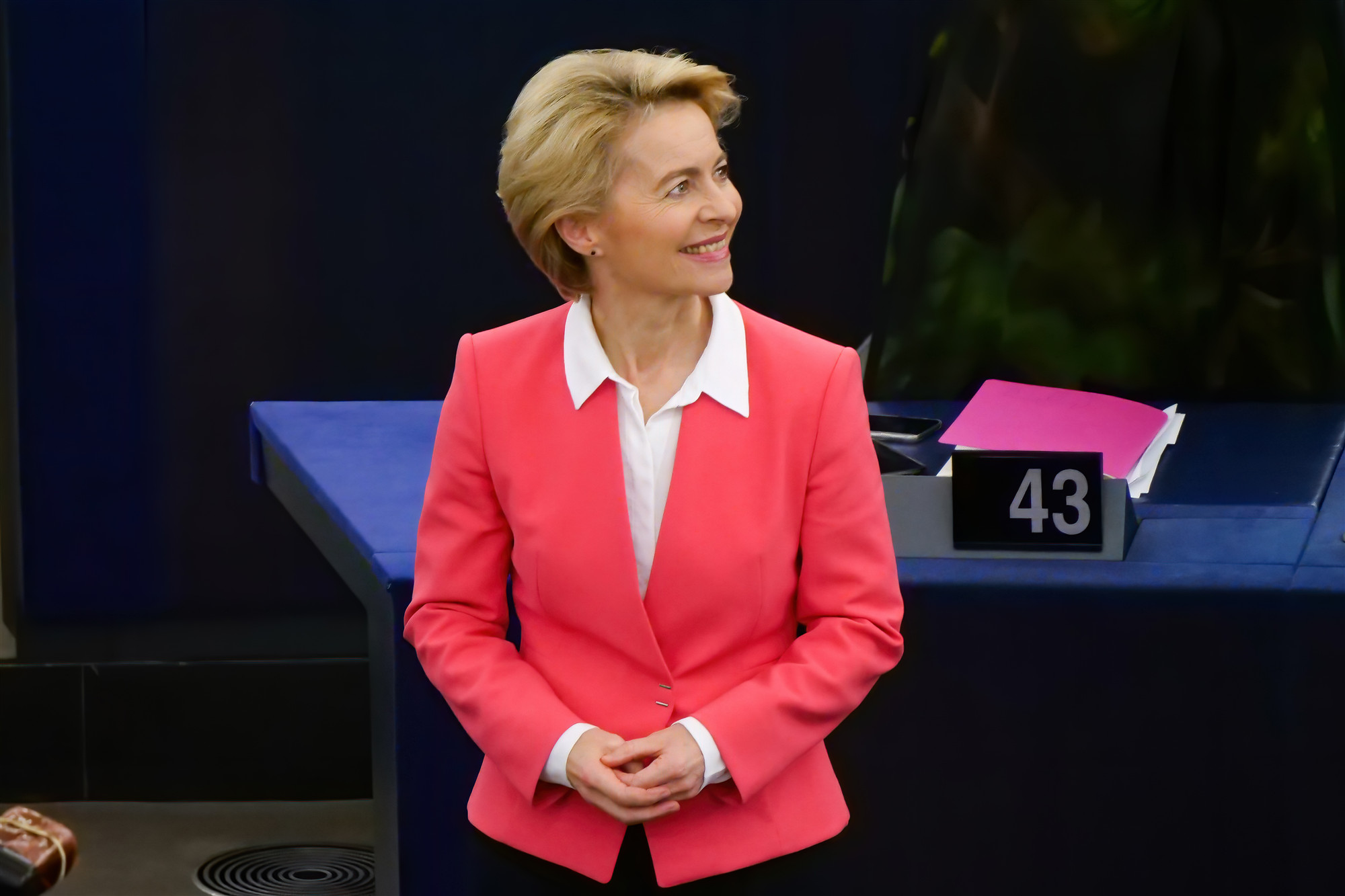 新一届欧委会内外交困中走马上任新掌门冯德莱恩能带领欧洲维持世界