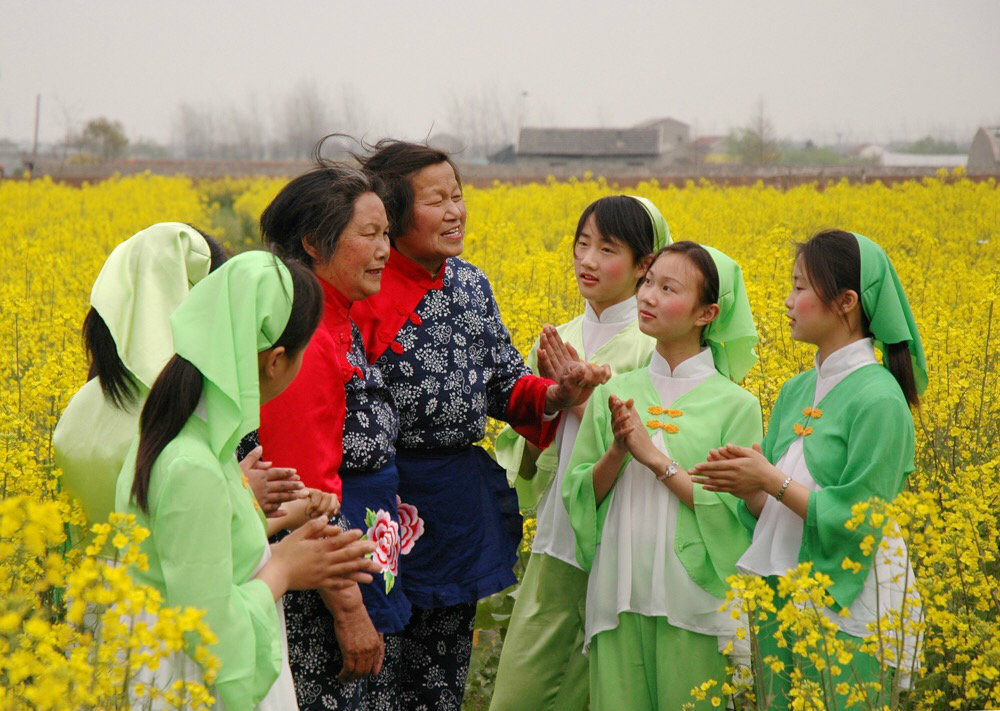 《五姑娘》讲述的是清代发生在浙江嘉善农村的一个真实故事,美丽的