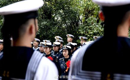 #光明网#卸下肩章领花，战友，请收下我最美好的祝愿