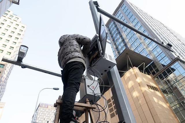 新京报■今起北京道路停车取消人工收费 停车管理员只能引导