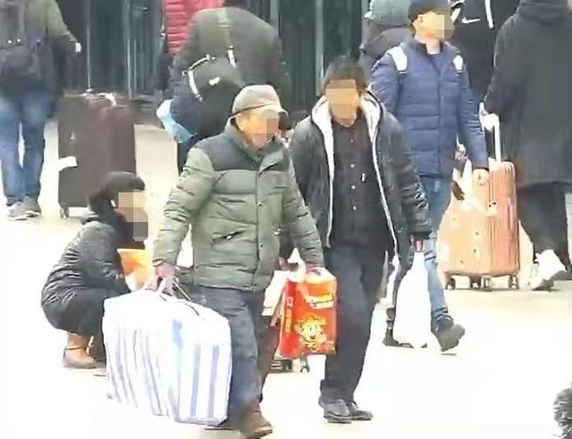 「央广网」废纸箱、旧被子做“道具”一男子冒充“老乡”行骗被行拘