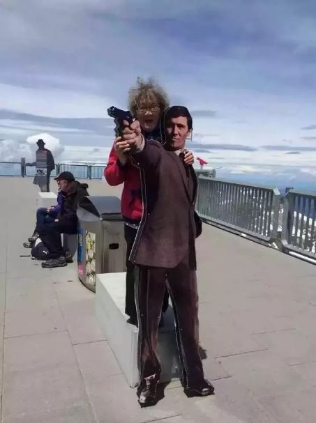 「文汇报」89岁白发姑娘卖房环游世界，90后刷屏点赞：希望我老了也能这么酷