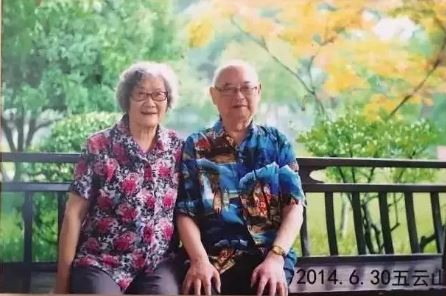 「文汇报」89岁白发姑娘卖房环游世界，90后刷屏点赞：希望我老了也能这么酷