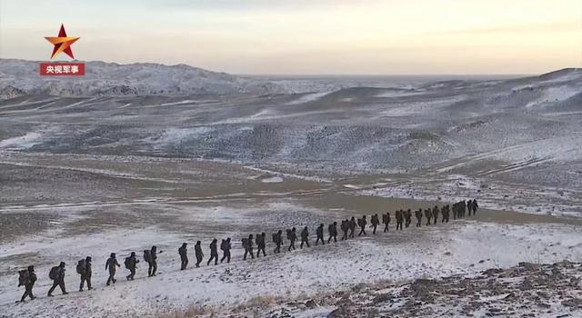 #中国青年网#兵哥哥堆的雪人上热搜