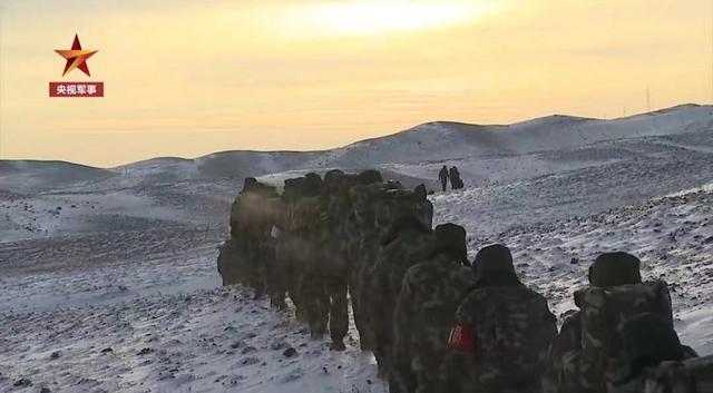 #中国青年网#兵哥哥堆的雪人上热搜