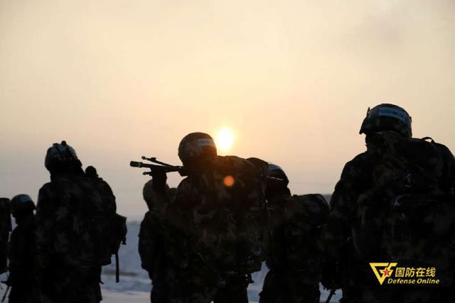 「中国军网」-15℃，负重30公斤，这样的极限训练你敢来吗？
