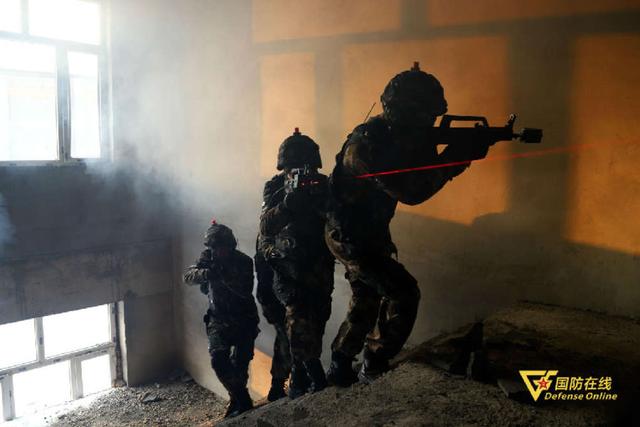 「中国军网」-15℃，负重30公斤，这样的极限训练你敢来吗？