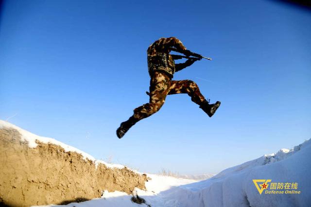「中国军网」-15℃，负重30公斤，这样的极限训练你敢来吗？