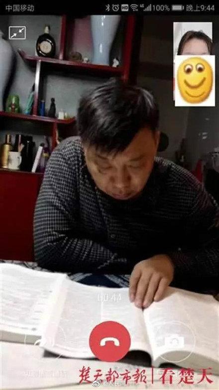 「光明网」励志！为和女儿聊天老爸自学过法考