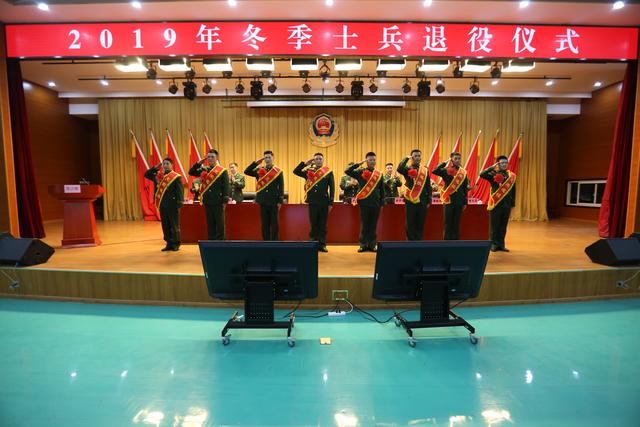 「人民武警」祝老兵前程似锦愿战友未来可期——武警某部交通第一支队2019年冬季士兵退役剪影