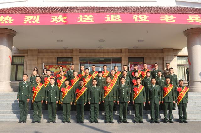 「人民武警」祝老兵前程似锦愿战友未来可期——武警某部交通第一支队2019年冬季士兵退役剪影