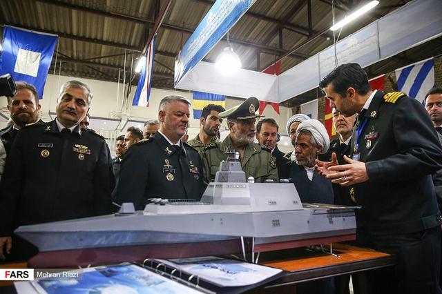 环球网@伊朗海军是装备展示活动 未来隐形战舰亮相