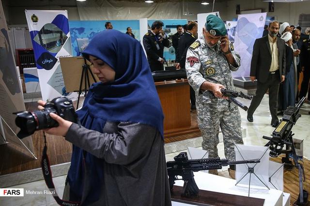 环球网@伊朗海军是装备展示活动 未来隐形战舰亮相