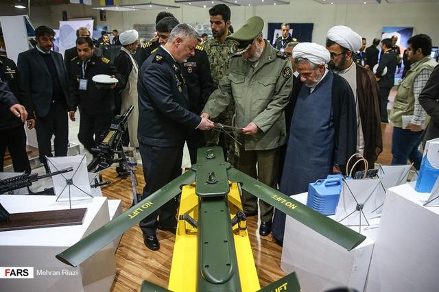 环球网@伊朗海军是装备展示活动 未来隐形战舰亮相