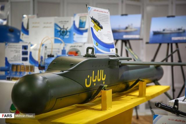 环球网@伊朗海军是装备展示活动 未来隐形战舰亮相