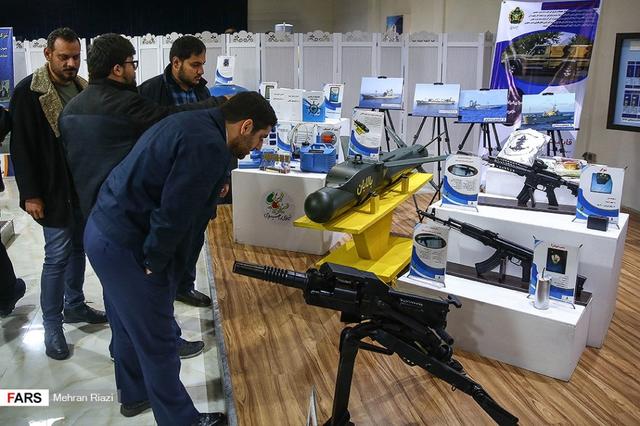 环球网@伊朗海军是装备展示活动 未来隐形战舰亮相