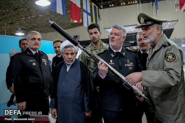 环球网@伊朗海军是装备展示活动 未来隐形战舰亮相