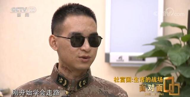 「环球网」为什么要写“永远前进”？杜富国：“因为我不向后看”