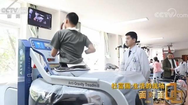 「环球网」为什么要写“永远前进”？杜富国：“因为我不向后看”