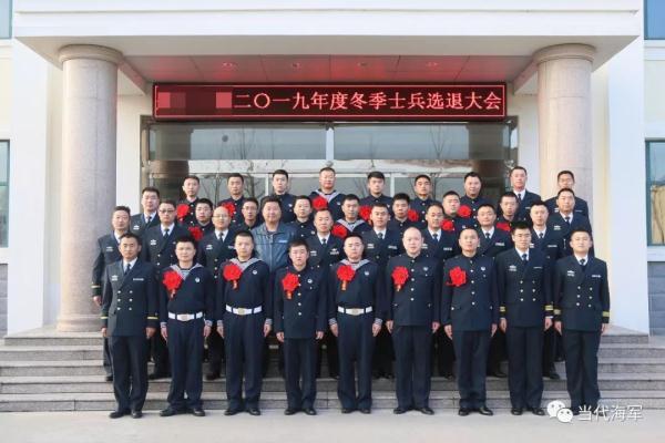 光明网■“爸爸，欢迎回家！”军娃一句话让服役16年的老兵热泪盈眶