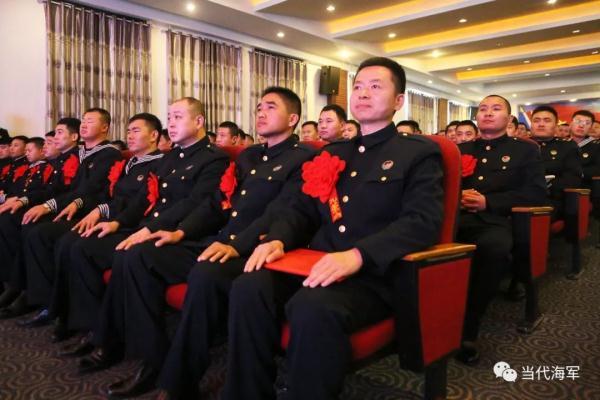 光明网■“爸爸，欢迎回家！”军娃一句话让服役16年的老兵热泪盈眶