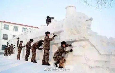 「北青网」你堆的雪人VS兵哥哥堆的雪人 网友：万物皆可豆腐块