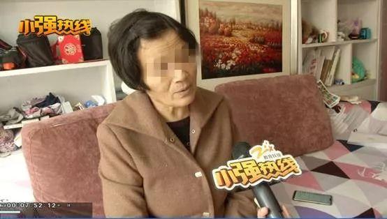 #光明网#58岁单亲妈妈绝望，11岁小女儿败光所有积蓄