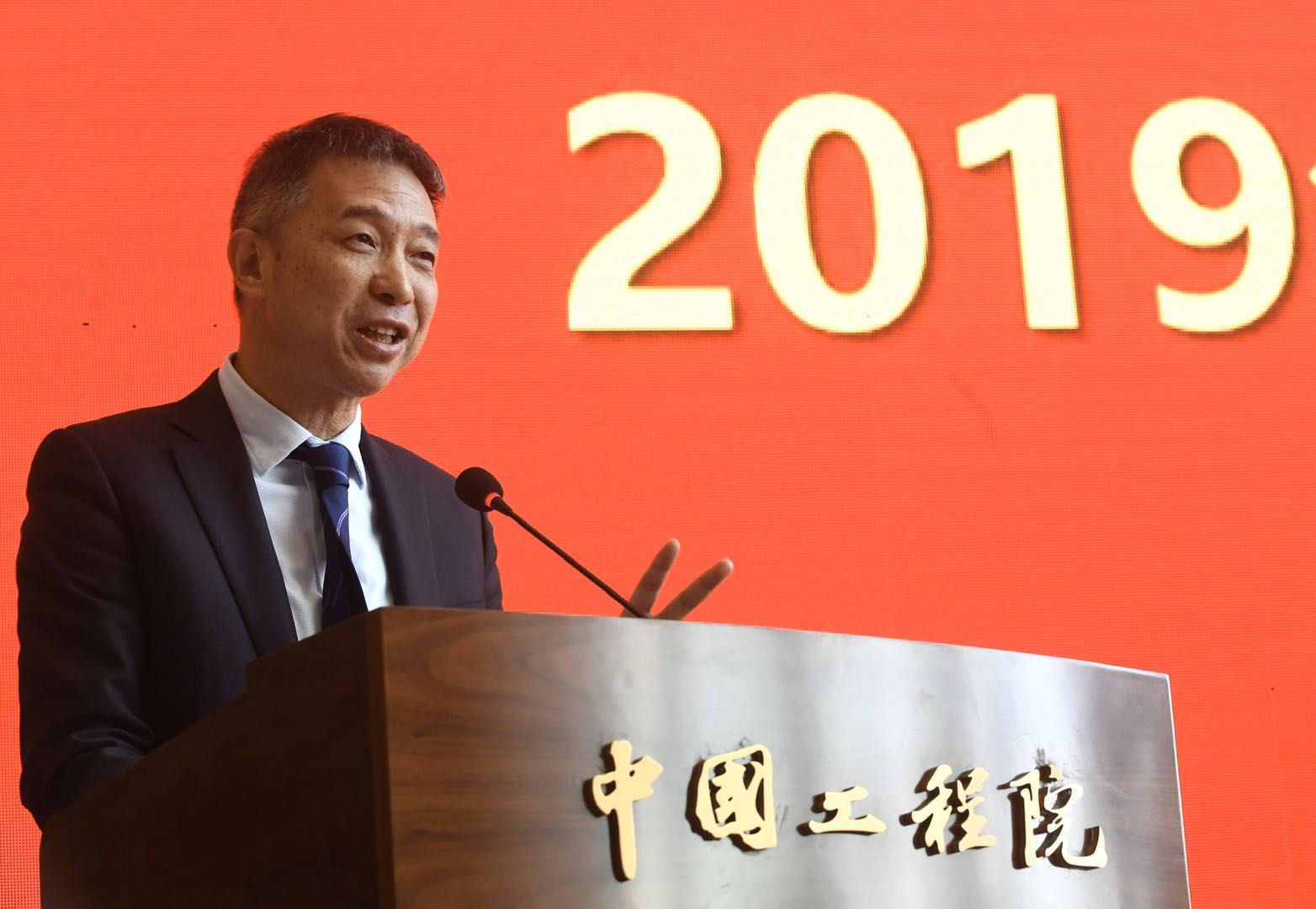 新京报：中国工程院为新当选院士颁证 看看新院士怎么说？
