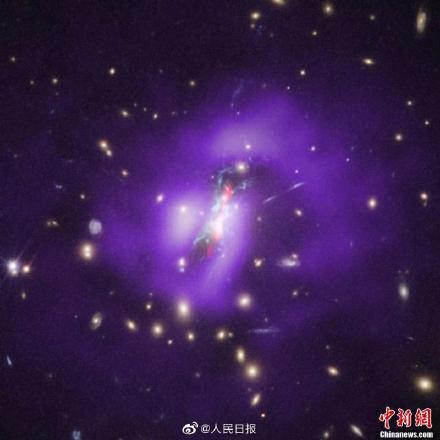 #光明网#NASA发现超大质量黑洞：每年孕育500颗恒星