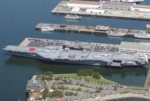 美国要帮日本造航母斜角甲板还带电磁弹射