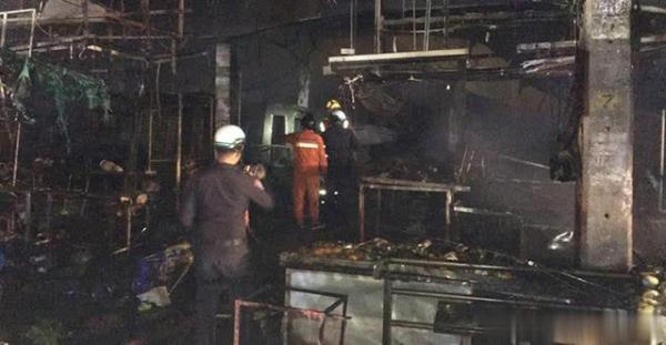 「光明网」泰国呵叻府市中心市场深夜忽起大火 损失超5000万