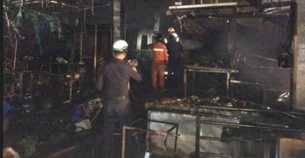 「光明网」泰国呵叻府市中心市场深夜忽起大火 损失超5000万