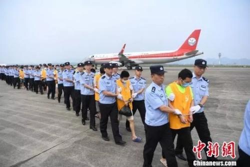 中国侨网：谈恋爱吗 倾家荡产那种？