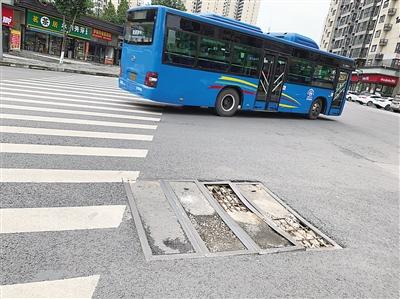 光明网：凤望路三岔路口有“陷阱”