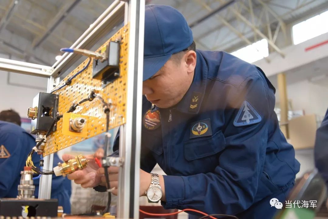 制度更是牢记心间不考100分的机务兵不是合格兵机务工作是份技术活更