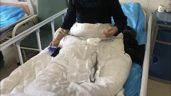 [中国经济网]业委会主任被78岁业主薅下了一把头发，理由竟是不让他们在门口“晒太阳”