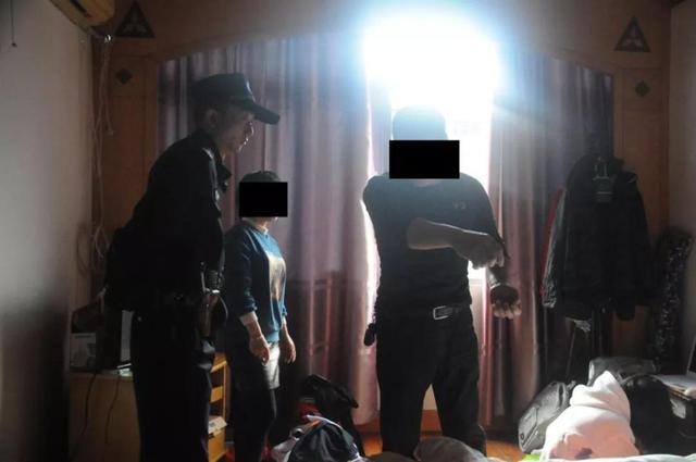 环球网■父母争吵要离婚，花季少女欲跳楼相劝，在民警的劝导下返校学习