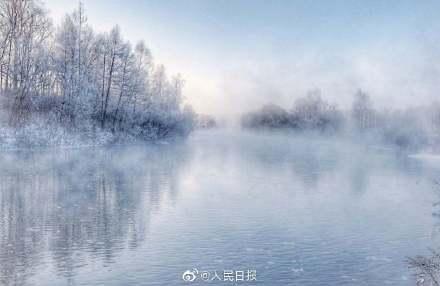 光明网@库尔滨雾凇上演现实版冰雪奇缘