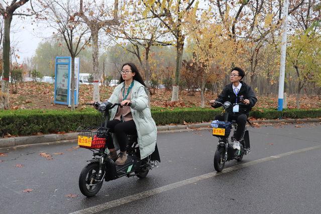 #中国青年网#临沂大学举办趣味迷马 践行健康生活