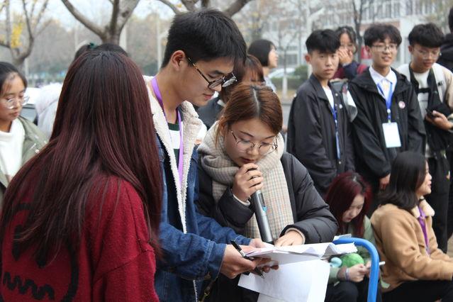 #中国青年网#临沂大学举办趣味迷马 践行健康生活