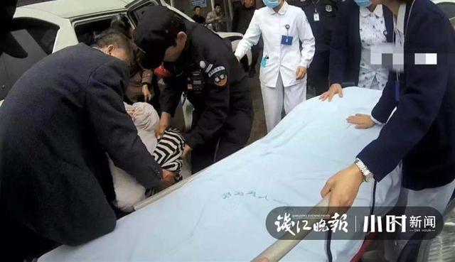 【中国经济网】女司机开车不慎坠河，底朝天水都没过轮胎了，这时英雄现身了