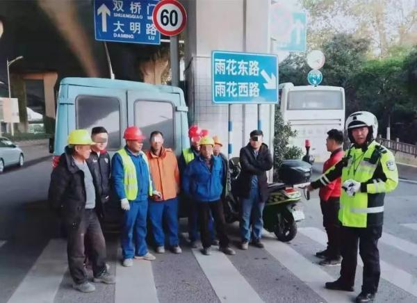 光明网■新车两年竟违法340起，记942分