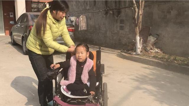#中国经济网#两个女儿都是罕见病，苦等10多年后等到治病的新药，妈妈却放声大哭：这让我更痛苦