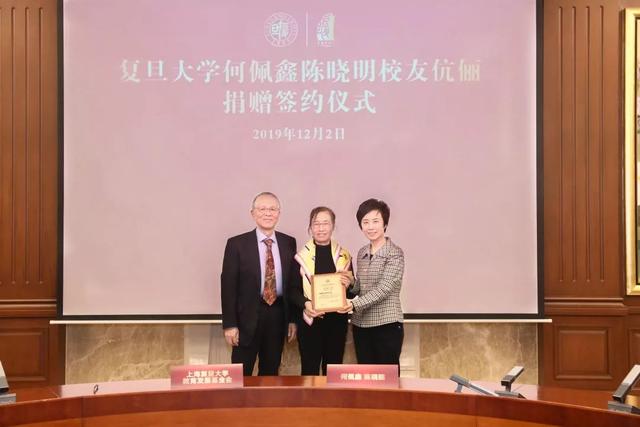 [人民网]这对夫妇乘地铁回母校，捐了1个亿