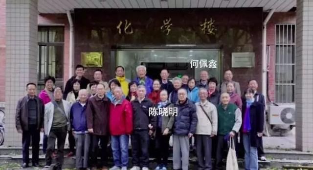 [人民网]这对夫妇乘地铁回母校，捐了1个亿