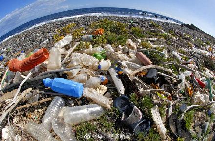 「光明网」新研究发现海洋污染比预想严重：呛一口海水喝下400多颗塑料微粒