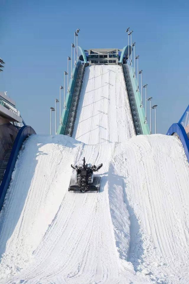 「新京报」首钢滑雪大跳台变身“水晶鞋”，12日迎首场赛事检验