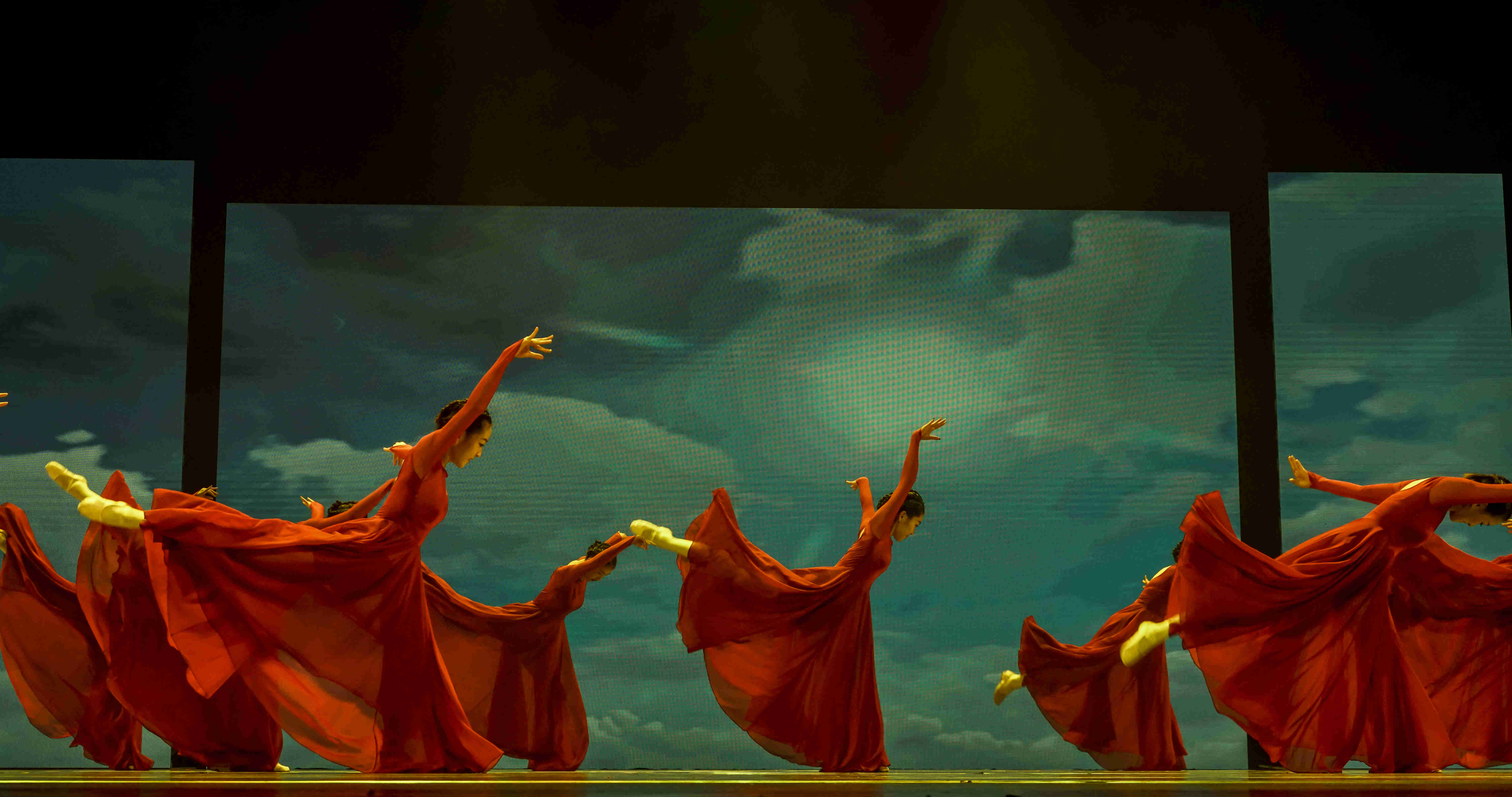 从格子间到大舞台,上海白领用舞蹈讲述身边事,楼宇风景里也有诗和远方